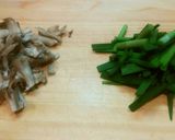 簡単、節約、朝食に♪ニラと舞茸のお吸い物作り方1写真