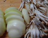 簡単♪豚ヒレ肉と白菜きのこのデミ炒め煮♡作り方1写真