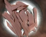 魚肉ソーセージとワカメのからしポン酢和え作り方1写真
