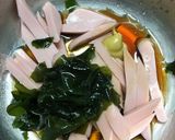 魚肉ソーセージとワカメのからしポン酢和え作り方2写真