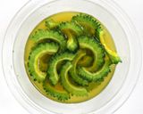 揚げゴーヤと紫玉ねぎのスリランカ風サラダ作り方2写真