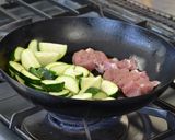 きのことズッキーニのペパー炒め作り方2写真