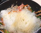 紹興酒香る海老とニンニクの芽焼きビーフン作り方6写真