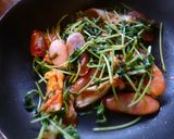 ウインナーと豆苗のキム玉炒め♪作り方4写真
