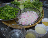 レタスとアスパラのかまぼこ中華風炒め作り方1写真