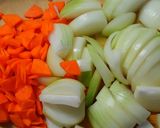 簡単♬じゃがいもと玉ねぎ きのこの味噌汁作り方1写真