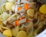 簡単♬じゃがいもと玉ねぎ きのこの味噌汁作り方5写真
