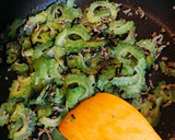 簡単！ゴーヤと塩昆布の和風そぼろ炒め作り方3写真