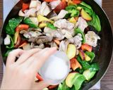 鶏肉と香ばし醤油アーモンドの秋色炒め作り方6写真