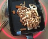 お皿いらず！納豆とレンコンの目玉焼き作り方3写真