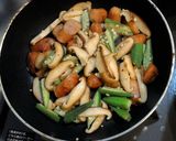 プラス1品！オクラと椎茸のウインナー炒め作り方3写真