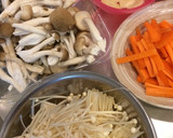 簡単☆焼肉のタレで豚小間とキノコの炒め物作り方1写真
