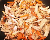 簡単☆焼肉のタレで豚小間とキノコの炒め物作り方4写真