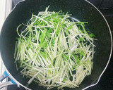 超絶かんたん!豚肉と水菜の重ね蒸し焼き作り方2写真