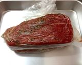 和牛のかたまり肉はローストビーフで。作り方3写真