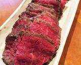 和牛のかたまり肉はローストビーフで。作り方7写真