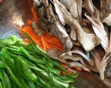 ＊たっぷり野菜と鶏そぼろの春雨炒め煮＊作り方1写真