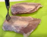 ジューシー鶏むね肉の、マヨ味噌チーズ焼き作り方2写真