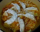 創味シャンタンで簡単！ピリ辛餃子鍋作り方5写真