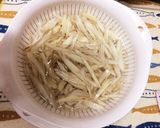 豚ばらとごぼうの炒り煮作り方1写真