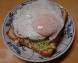 千切りキャベツと半熟目玉焼きのトースト作り方12写真