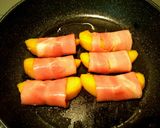 チーズで食べる☆アツアツ桃のベーコン巻き作り方3写真