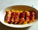 チーズで食べる☆アツアツ桃のベーコン巻き作り方4写真