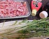 ５分★節約【豚なんこつと水菜の炒め物】作り方1写真