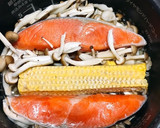 秋鮭とトウモロコシ、きのこの炊き込みご飯作り方2写真