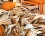 簡単な節約油不使用の鶏皮と野菜炒め作り方6写真