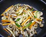 ヘルシー！鶏野菜の黒糖黒酢炒め作り方2写真