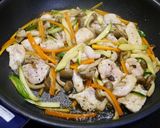 ヘルシー！鶏野菜の黒糖黒酢炒め作り方4写真