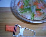 ワンタンの皮入りピーラーサラダ作り方1写真