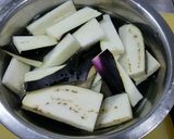 茄子とじゃがいもの、こってりピリ辛炒め作り方1写真