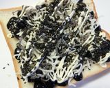 蒸し黒豆・黒胡麻・塩昆布の和トースト作り方4写真
