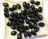 胡麻・バジル香る❀蒸し黒豆の塩トースト作り方2写真