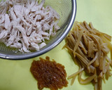 簡単小鉢！蒸し鶏とメンマの梅サラダ作り方3写真