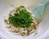 簡単小鉢！蒸し鶏とメンマの梅サラダ作り方4写真