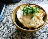 一人ご飯にも♡生姜風味の目玉焼き丼作り方6写真