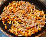 株とりなめこと豚肉の塩バター炒め♡作り方3写真