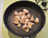 鶏ももと乾燥長ねぎのオイスターソース炒め作り方3写真