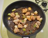 鶏ももと乾燥長ねぎのオイスターソース炒め作り方4写真