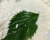 薄力粉で卵なしの天ぷら〜大葉と鰹の天ぷら作り方2写真