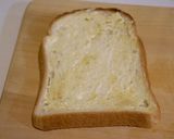 ゆで卵と塩漬けオリーブのトースト作り方1写真
