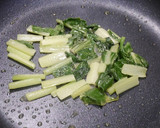 簡単！ホッケと小松菜のバターペッパー炒め作り方3写真