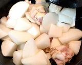 鍋1つでできる!鶏手羽元と大根の煮物作り方4写真