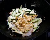 ズッキーニと卵のピリ辛マヨ甜麺醤炒め作り方5写真