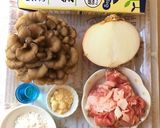 舞茸いっぱい♡豆乳で和風ストロガノフ作り方1写真