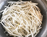 豆苗ともやしと豚バラのにんにく炒め作り方2写真