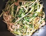 豆苗ともやしと豚バラのにんにく炒め作り方7写真